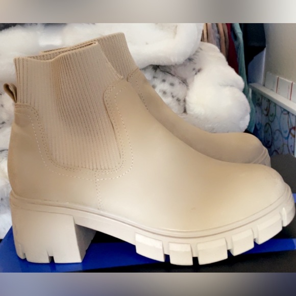 Boots - Picture 2 of 5